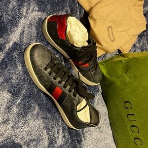 Gucci GG supreme